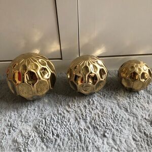 Golden orbs decor